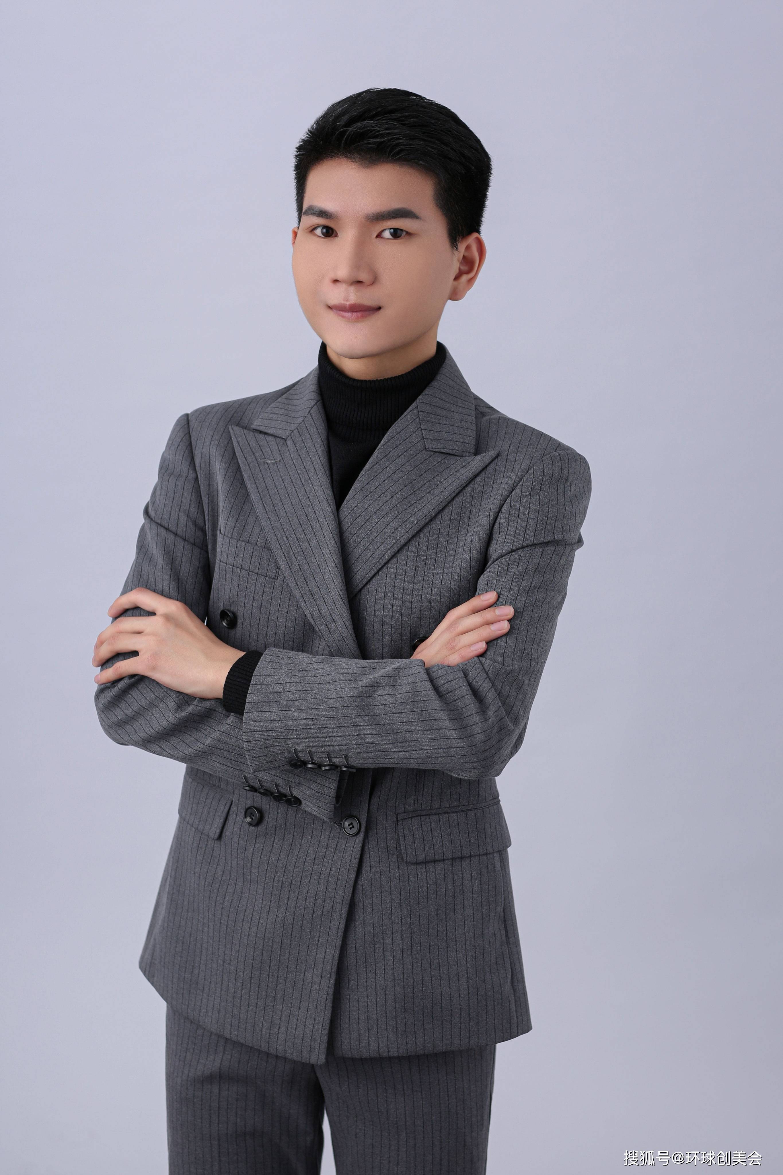 梁现华灯光与摄影艺术负责人
